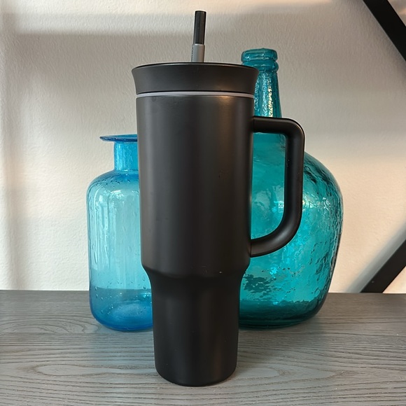 Owala 40oz Tumbler - Picture 2 of 3